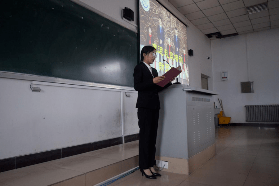 KY开元·(中国)集团-
旅游与情况学院2020年度奥运礼仪培训发动大会圆满竣事(图5) KY开元·(中国)集团-
旅游与情况学院2020年度奥运礼仪培训发动大会圆满竣事(图5)